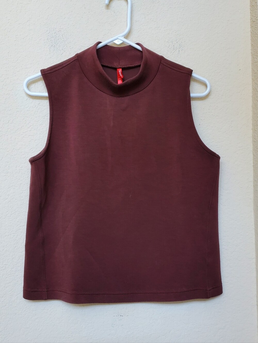 SPANX Sleeveless Mock Neck Muscle Top.  Size Large